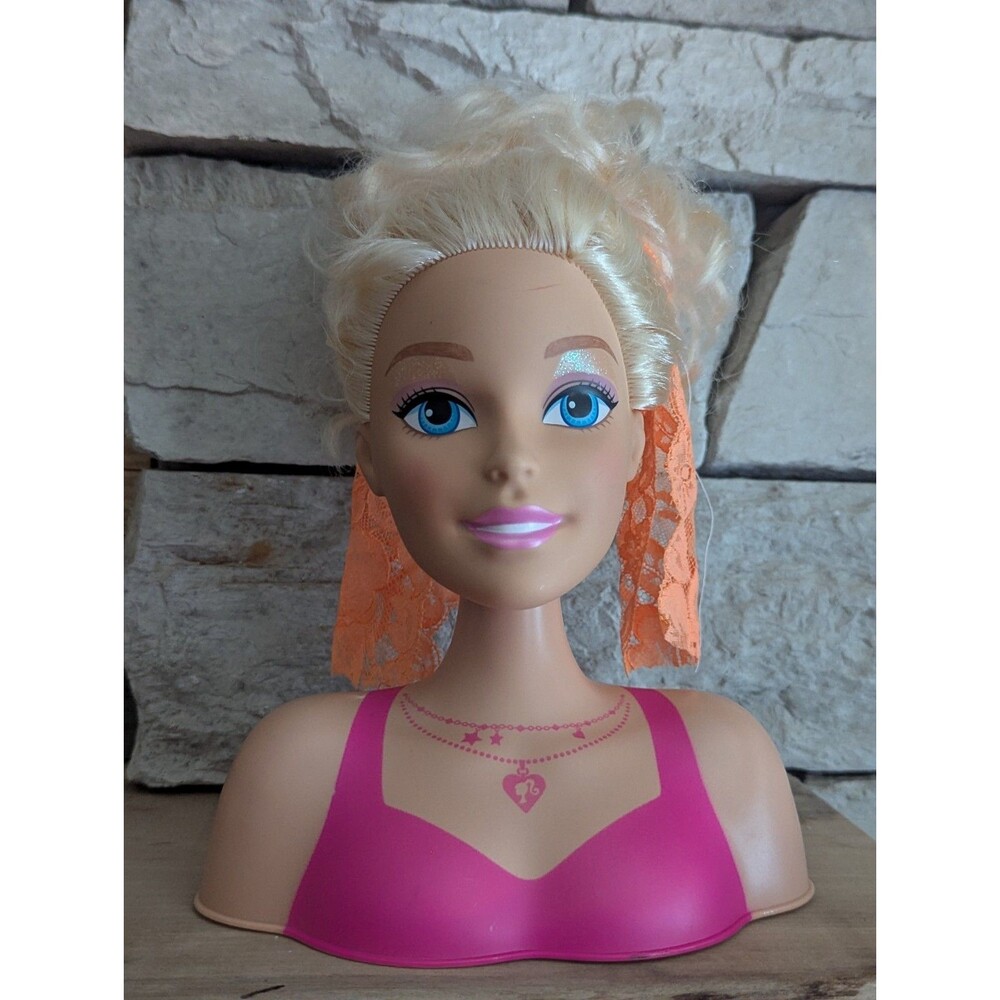 Mattel Barbie Fashionista Make-Up Styling Head Doll Curly Blonde Hair Blue Eyes
